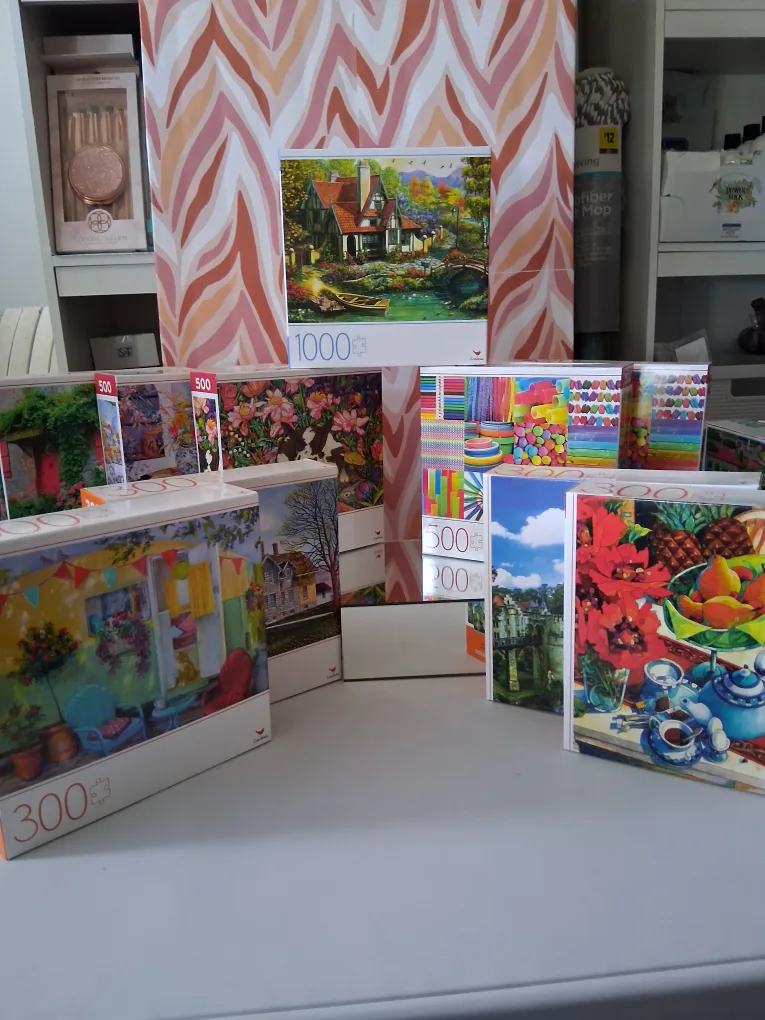 Cardinal 300-1000 Piece Jigsaw Puzzles thumbnail