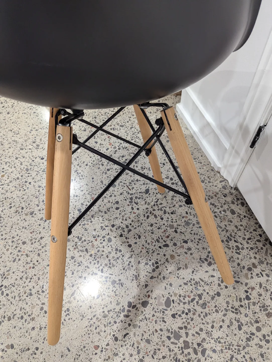 🥕Charco Plastic Shell Chair with Wood Legs image indicator(2)