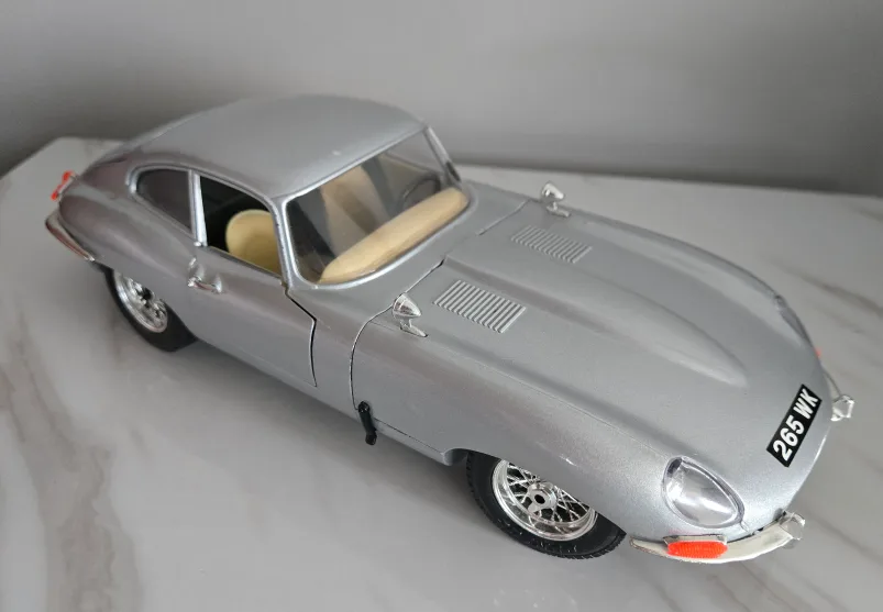 Vintage 1961Jaguar E-Type Diecast Model Car #3038 image indicator(3)