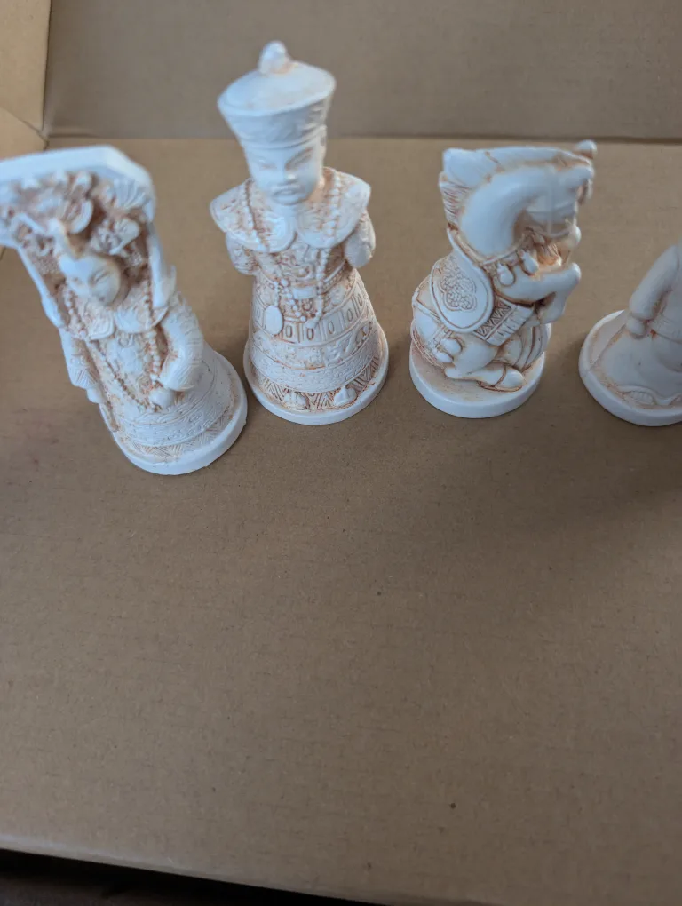 Vintage Asian Style Chess Set image indicator(3)