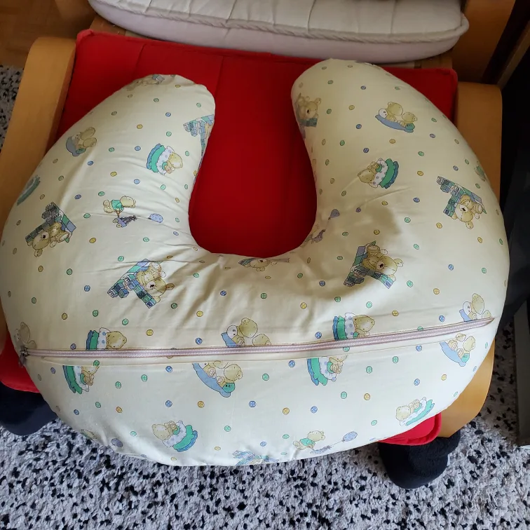 Bumble Bee Nursing Pillow image indicator(4)