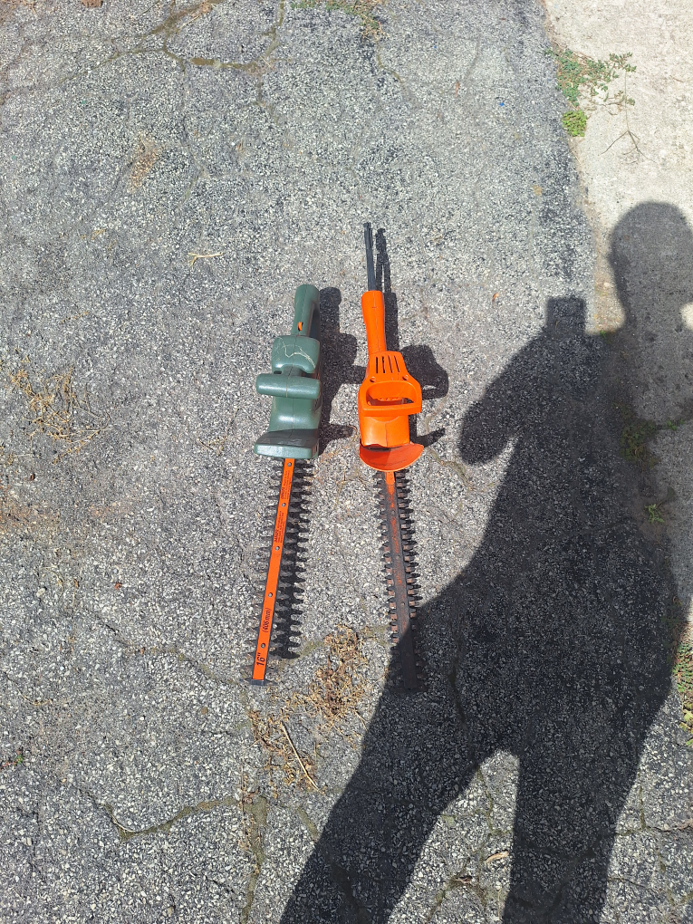 Two Hedge Trimmers - Green & Orange - photo 2