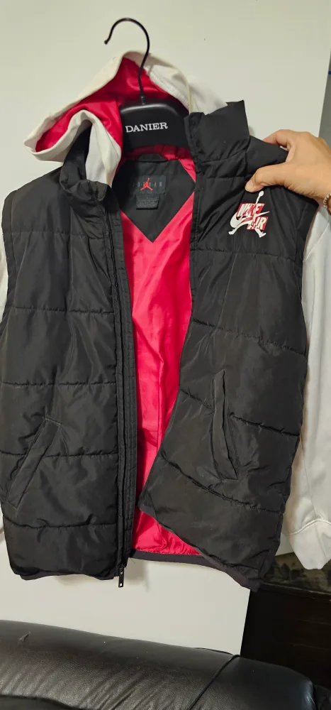 Jordan Puffer Vest - Size L (12-13 yrs) image indicator(2)