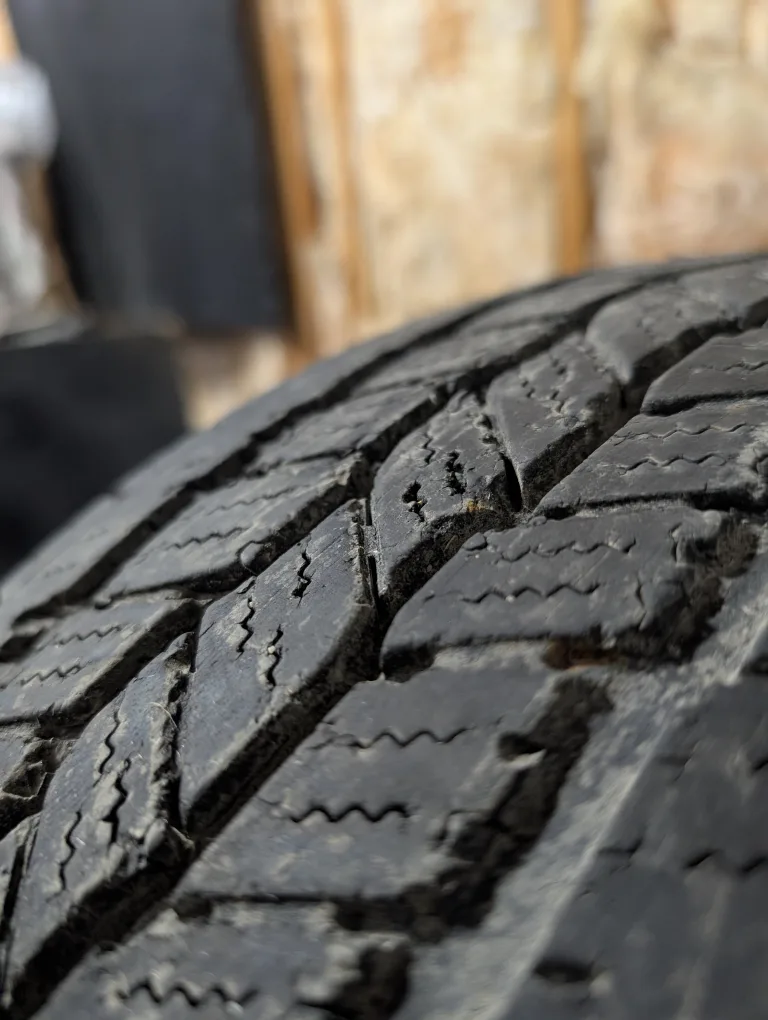 (2)-235/65R17 Himalaya Roadclaw Winter Tires thumbnail