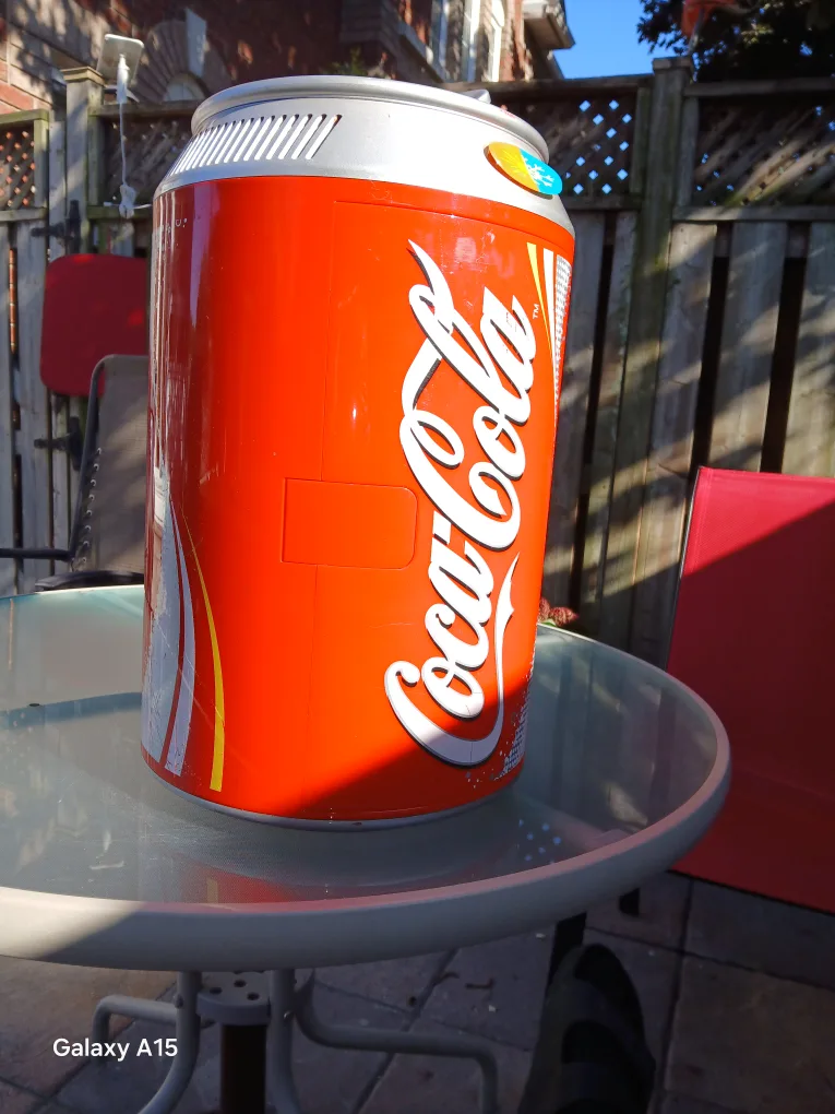 Coca-Cola Can Shaped Mini Fridge image indicator(2)