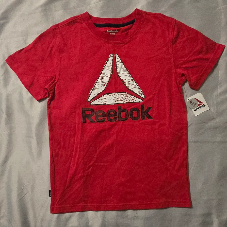NEW! Reebok Red T-Shirt - Size 10/12 thumbnail