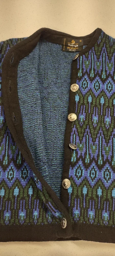 (NEW) Vintage Narvyk Pure Virgin Wool Cardigan image indicator(9)