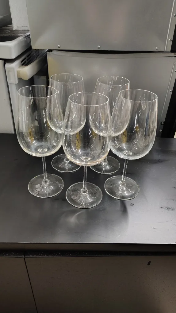 Set of 5 Wine Glasses thumbnail