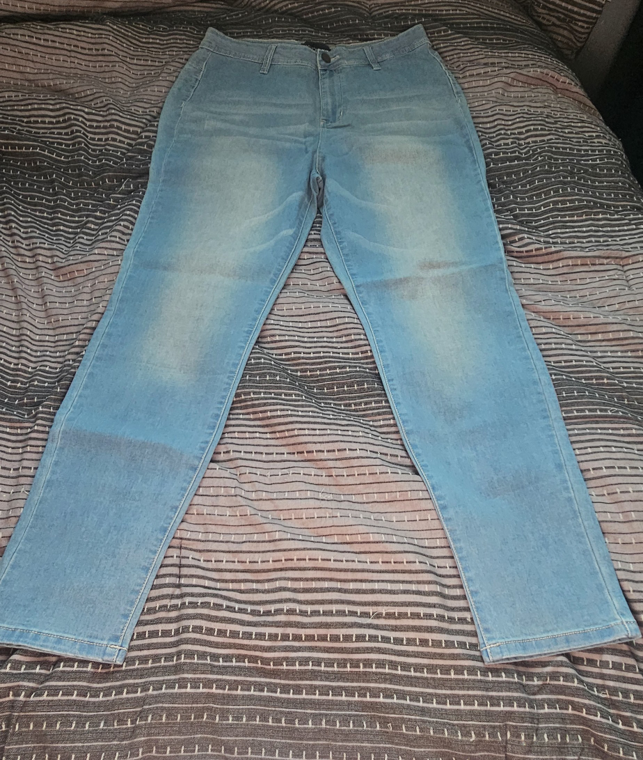 Fasbion Nova - Light Blue Denim Jeans- high stretch