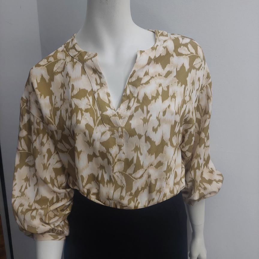 100 % VISCOSE Floral Print Blouse Medium