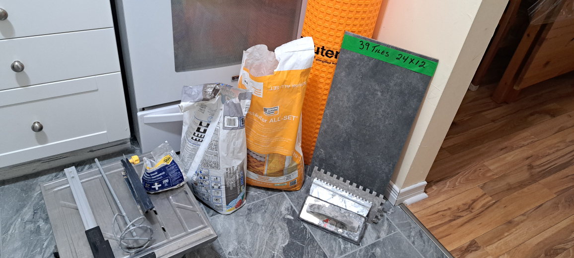 wet tile saw and tiles