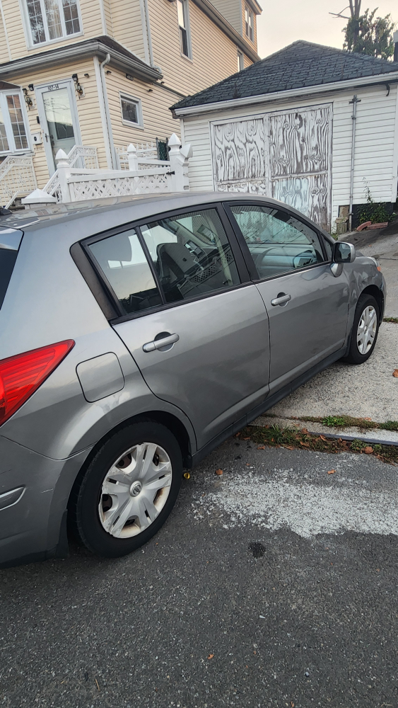 2011 Nissan Versa Hatchback *Negotiable* - photo 3