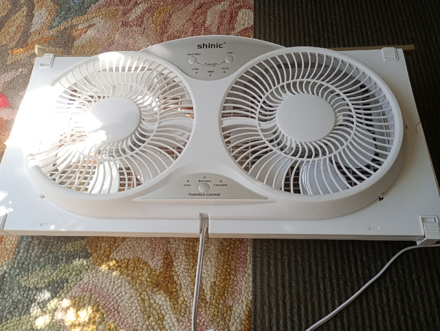 Shinic Window Fan - White