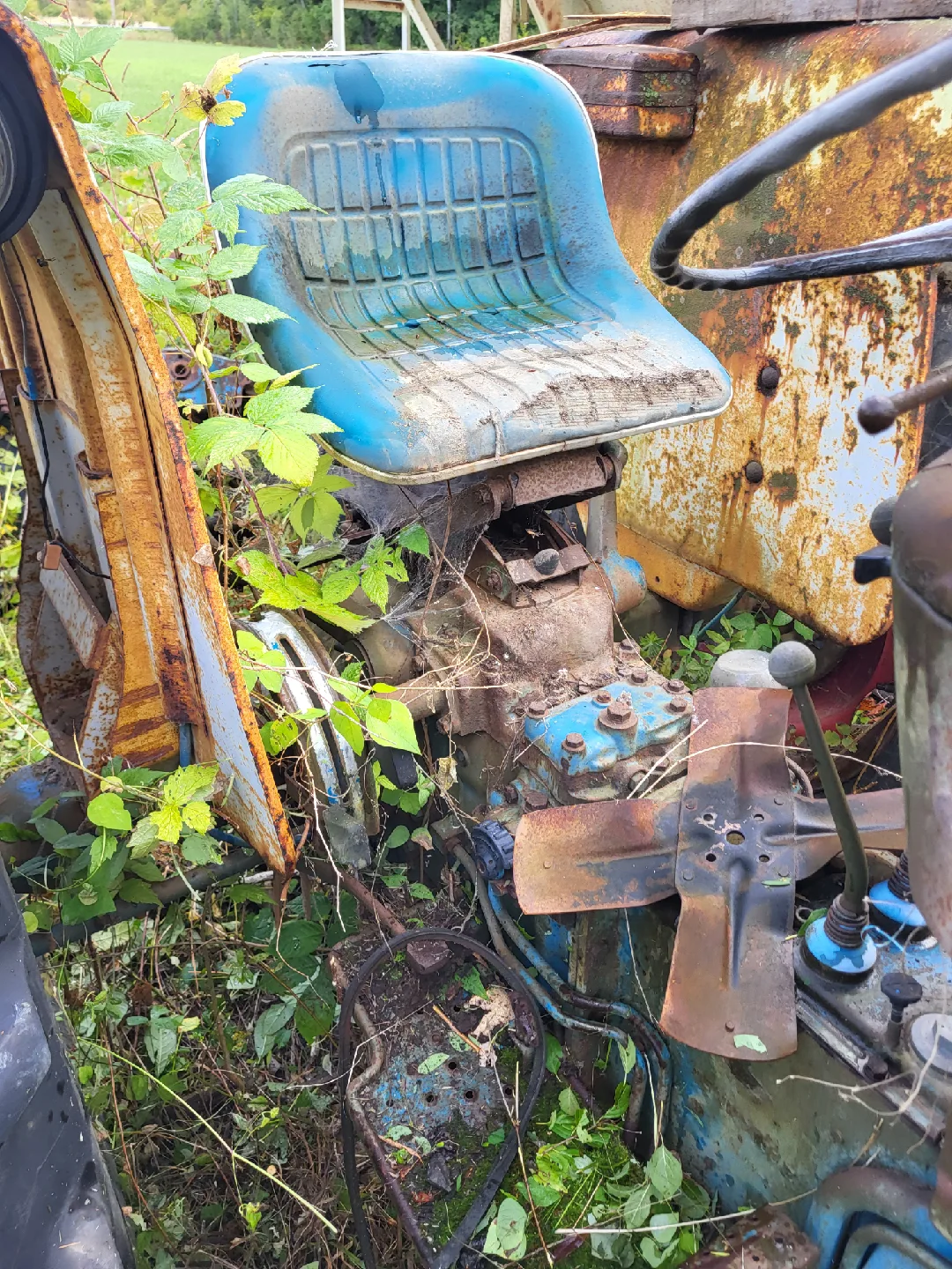 Vintage Ford 3600 gas Tractor - Parts or Restoration Project image indicator(9)