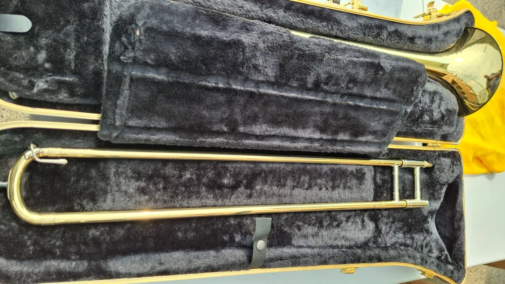 Bach Trombone with Case image indicator(5)