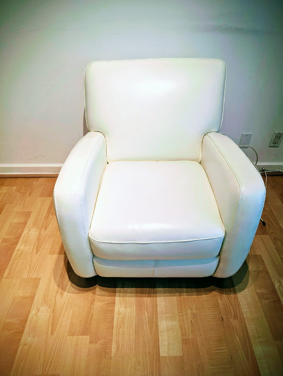 White Armchair-Cash and carry