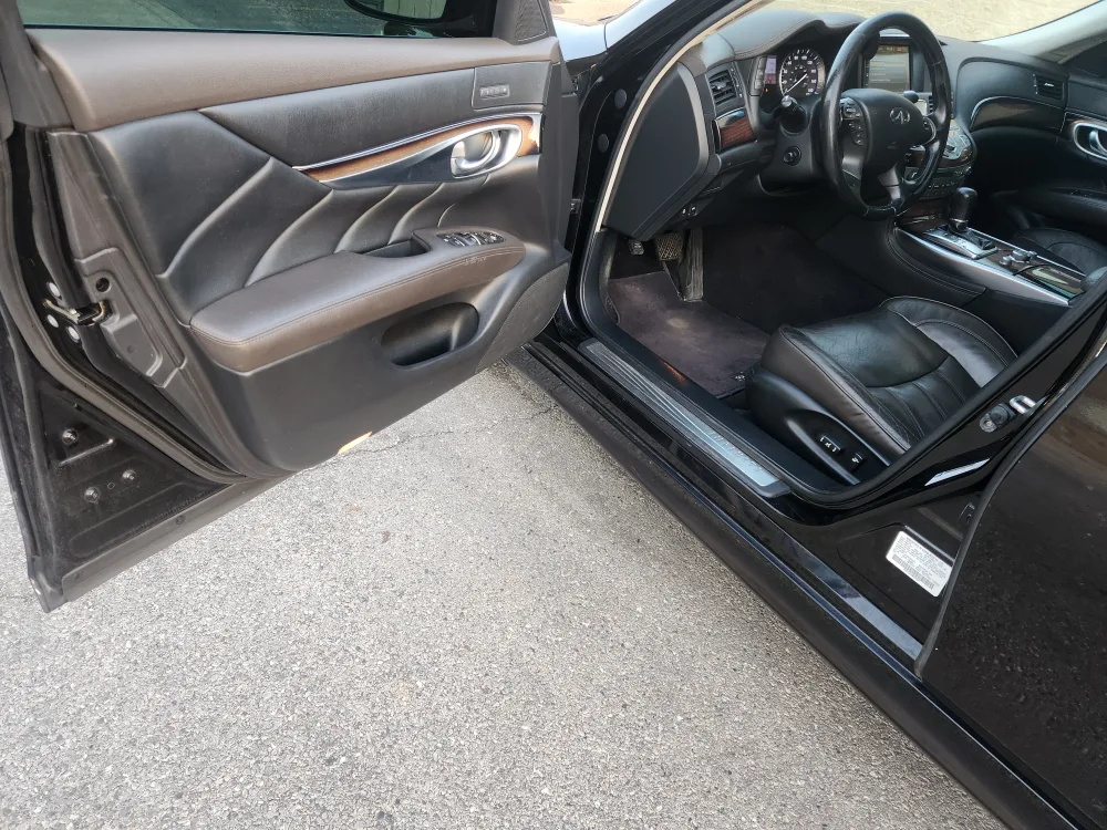 2011 Infiniti M37x image indicator(7)