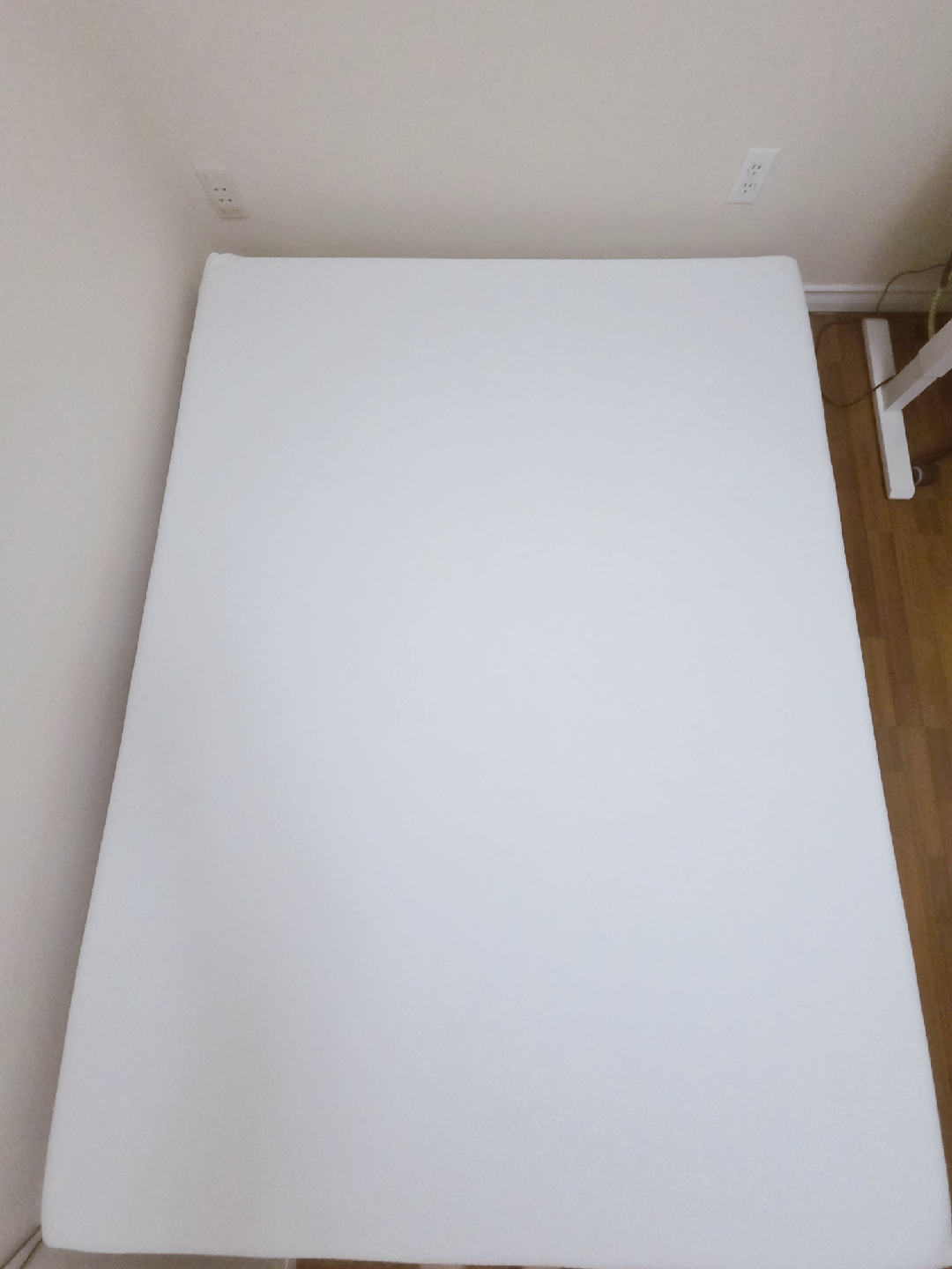 Queen Secretland Mattress - New like Condition! - photo 2