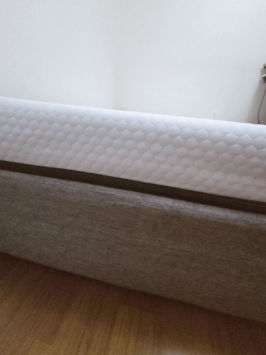 Queen Secretland Mattress - New like Condition! - photo 3