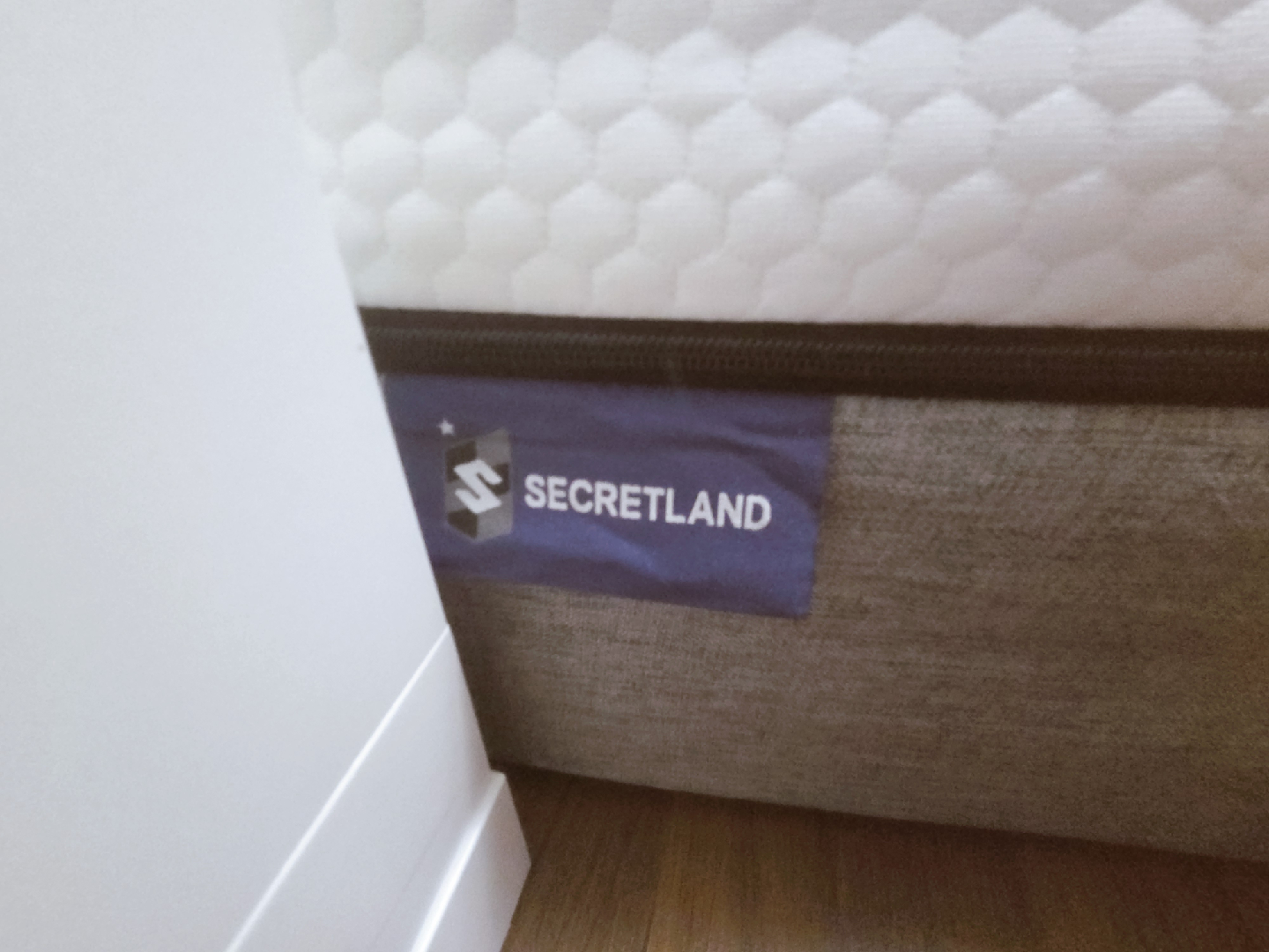 Queen Secretland Mattress - New like Condition! - photo 5