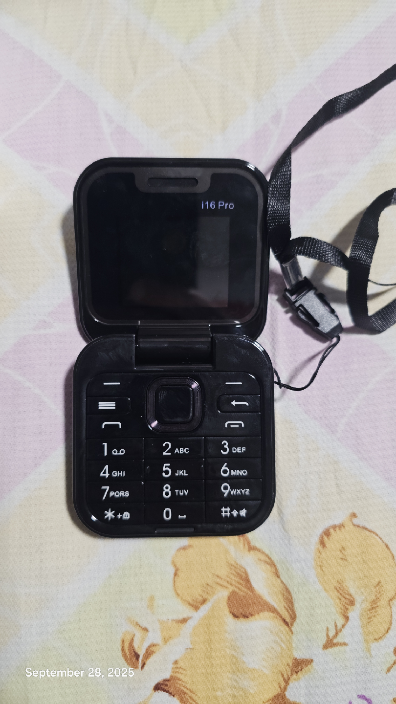 I16 Pro Flip Phone - Like New! - photo 4