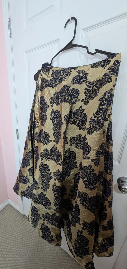 Indian Lehenga Choli Set - Navy & Gold image indicator(4)