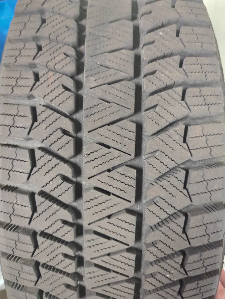 Bridgestone Blizzak WS90 225/65R17 Winter Tires on DRW Rims image indicator(6)