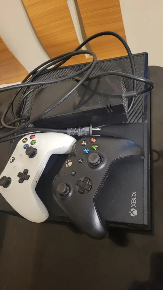 Xbox One Console with 2 Controllers image indicator(2)
