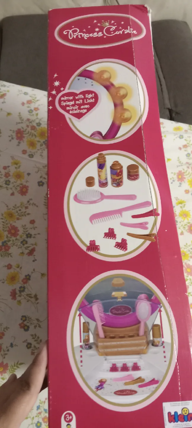 Princess Coralie Beauty Studio with Stool image indicator(7)