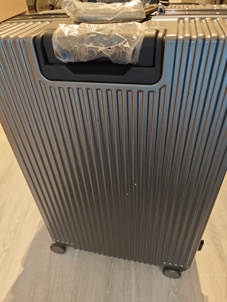 Checked Luggage Suitcase image indicator(2)