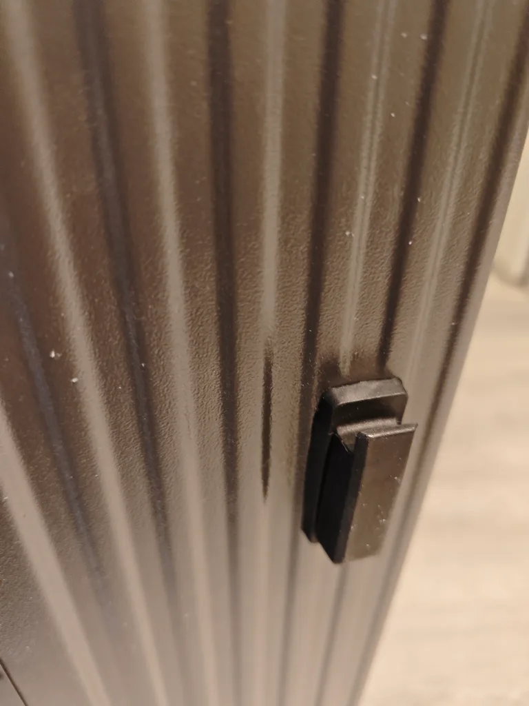 Checked Luggage Suitcase image indicator(6)