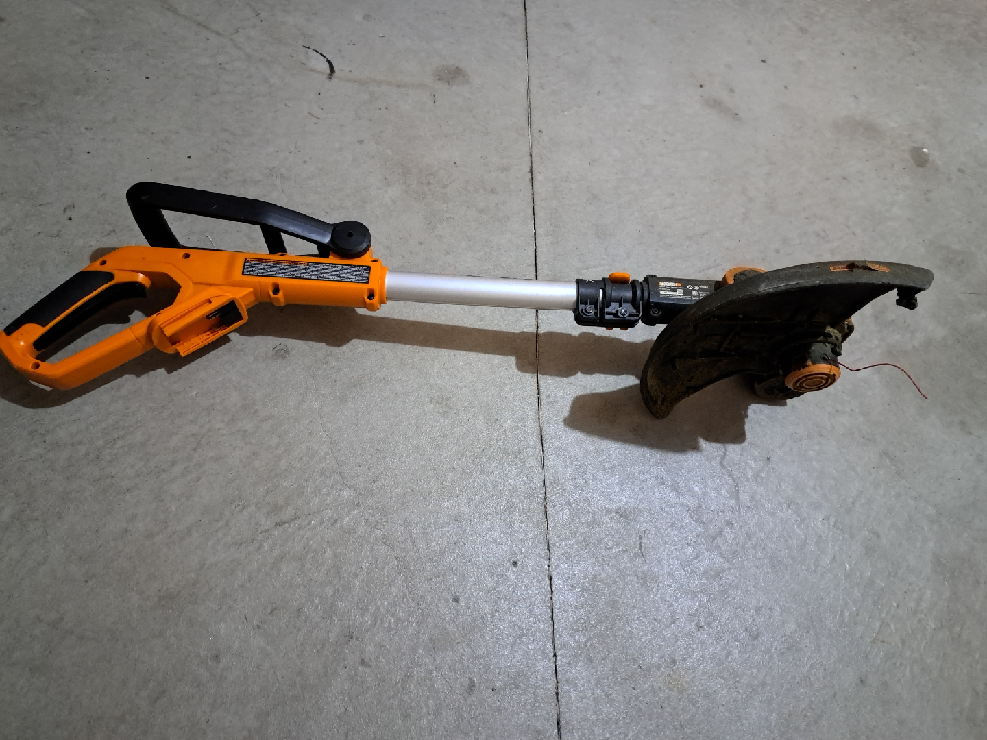 WORX Cordless Grass Trimmer/Edger w/ Battery & Charger - photo 2