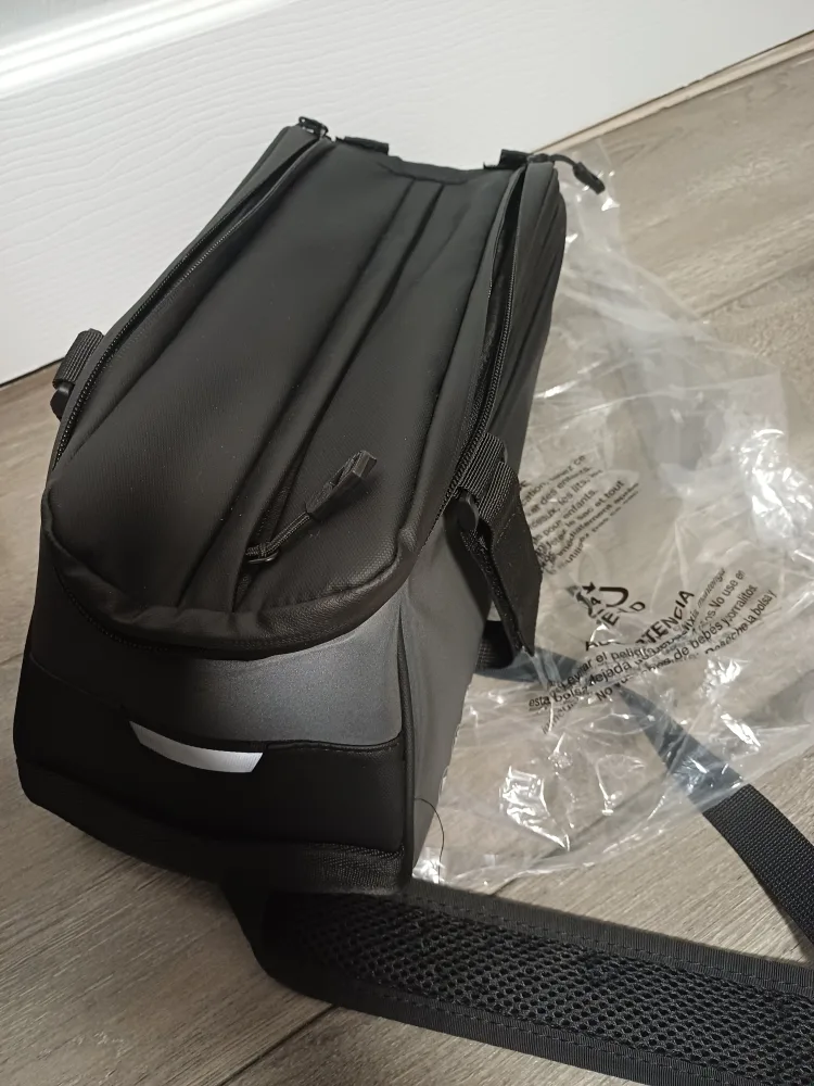 8L Motorcycle Tail Bag - Black image indicator(2)