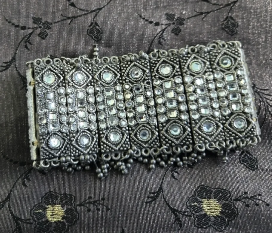 Vintage Style Silver Tone Bracelet thumbnail