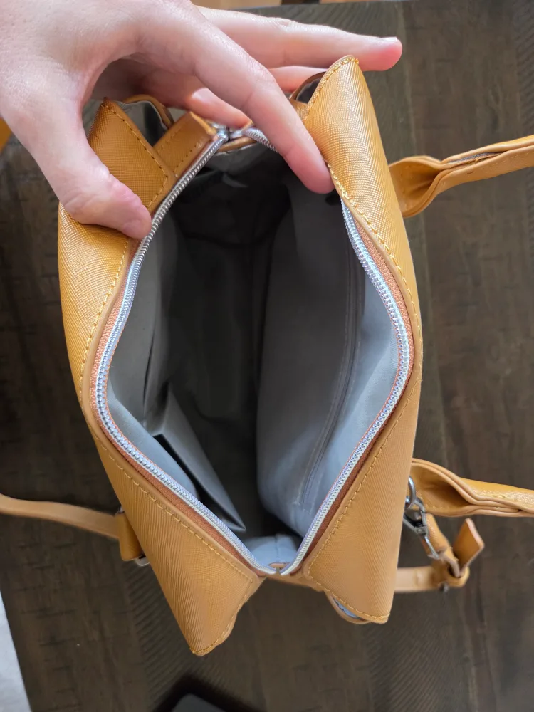 Hufflepuff Satchel Bag image indicator(2)