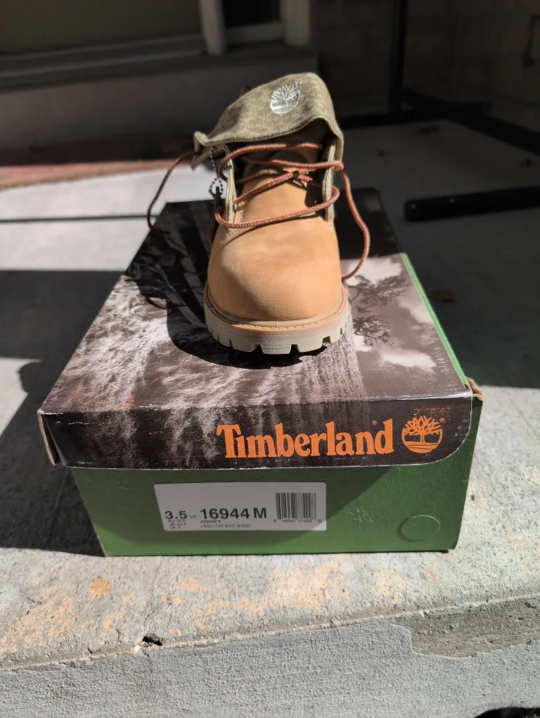 Timberland Roll-Top Wheat Boots - Women Vintage Style image indicator(2)
