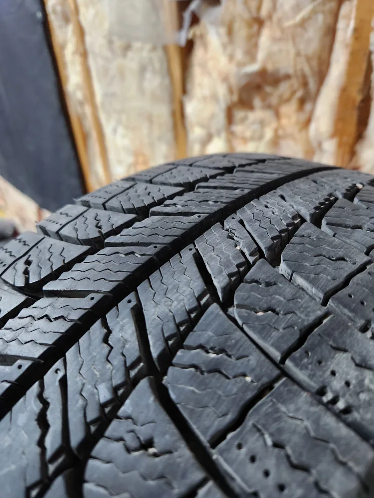 (4)-205/55R16 Michelin X-Ice Winter Tires image indicator(2)