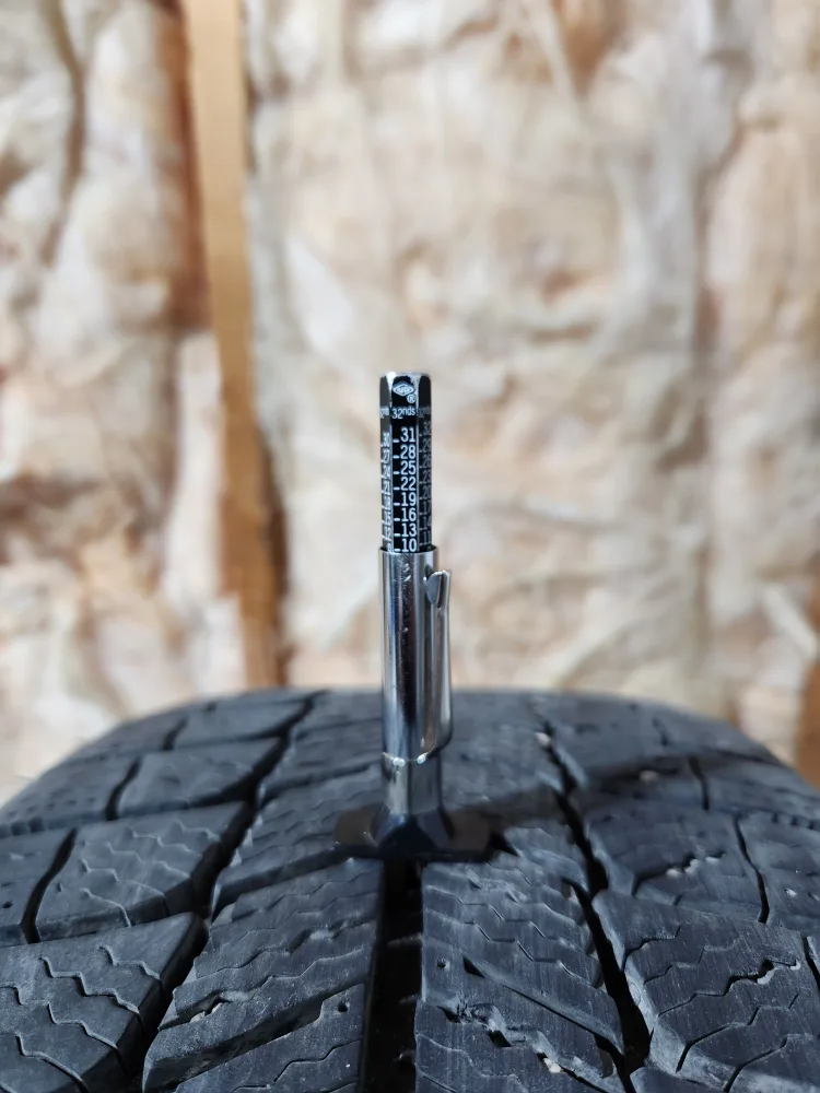 (4)-205/55R16 Michelin X-Ice Winter Tires image indicator(3)