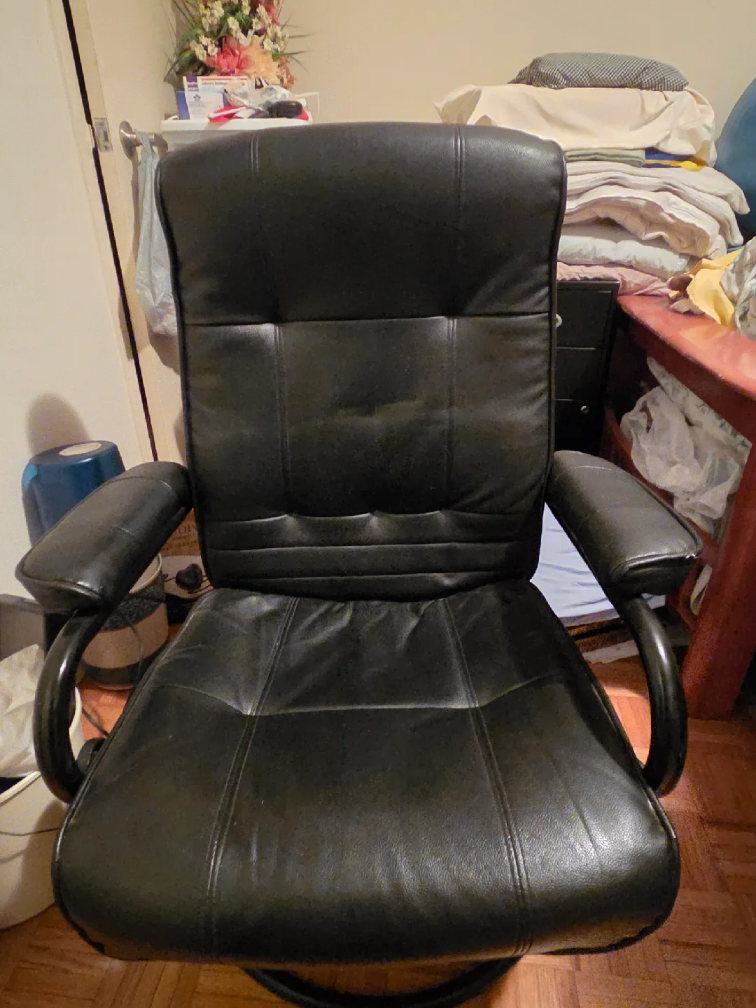 Black Leather Executive Office Chair image indicator(2)