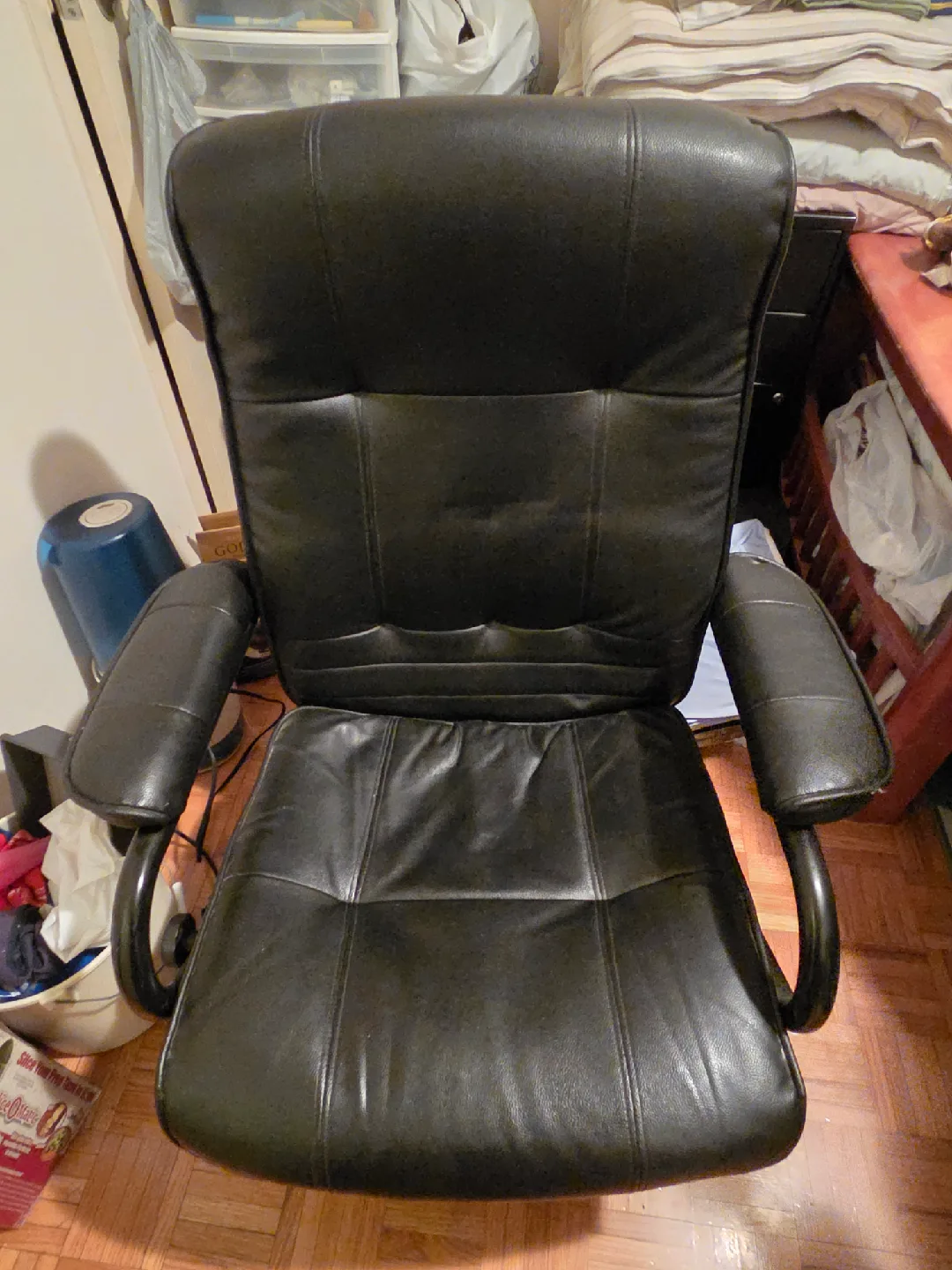 Black Leather Executive Office Chair image indicator(3)