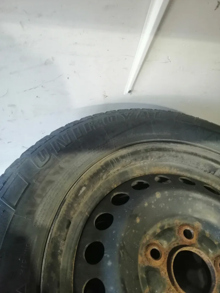 Tiger Paw Ice & Snow Tires - 205/65R15 image indicator(2)