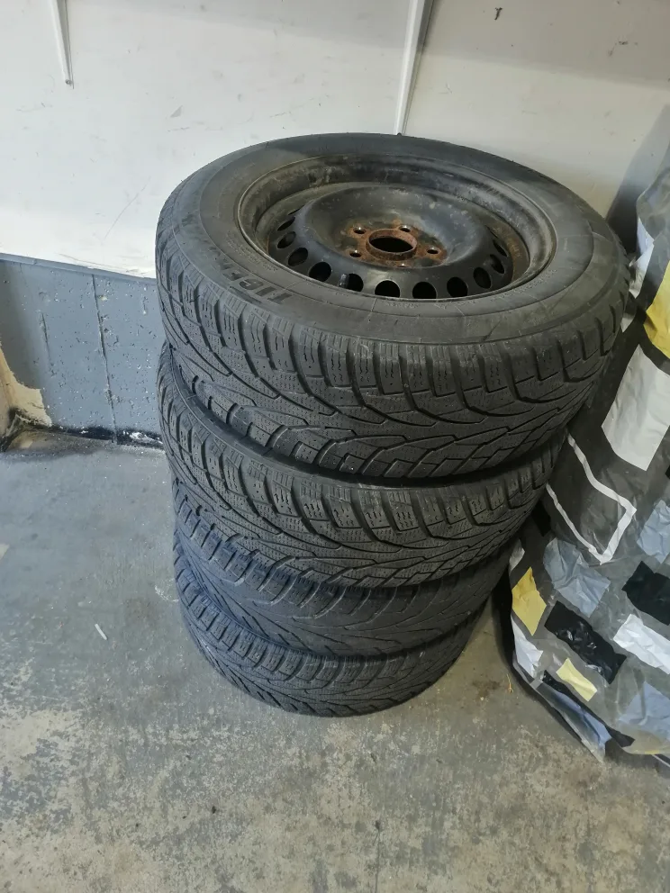 Tiger Paw Ice & Snow Tires - 205/65R15 image indicator(3)