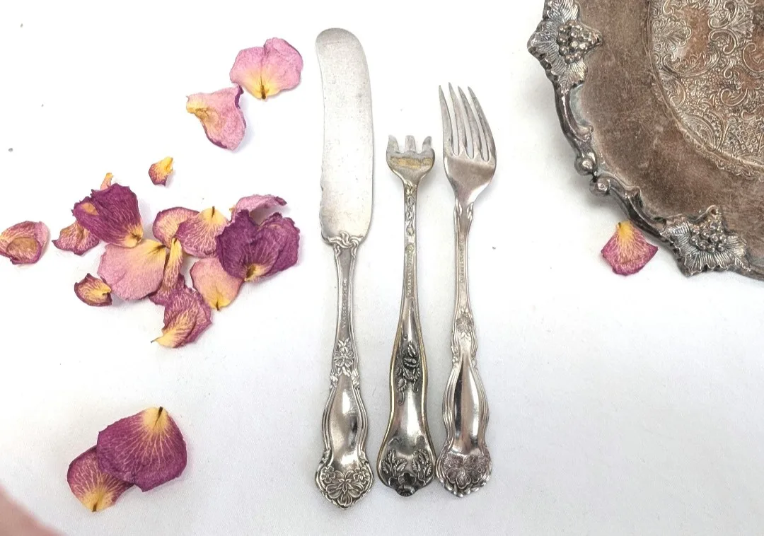 Vintage Mixed Three Piece Cutlery Set ~ image indicator(8)