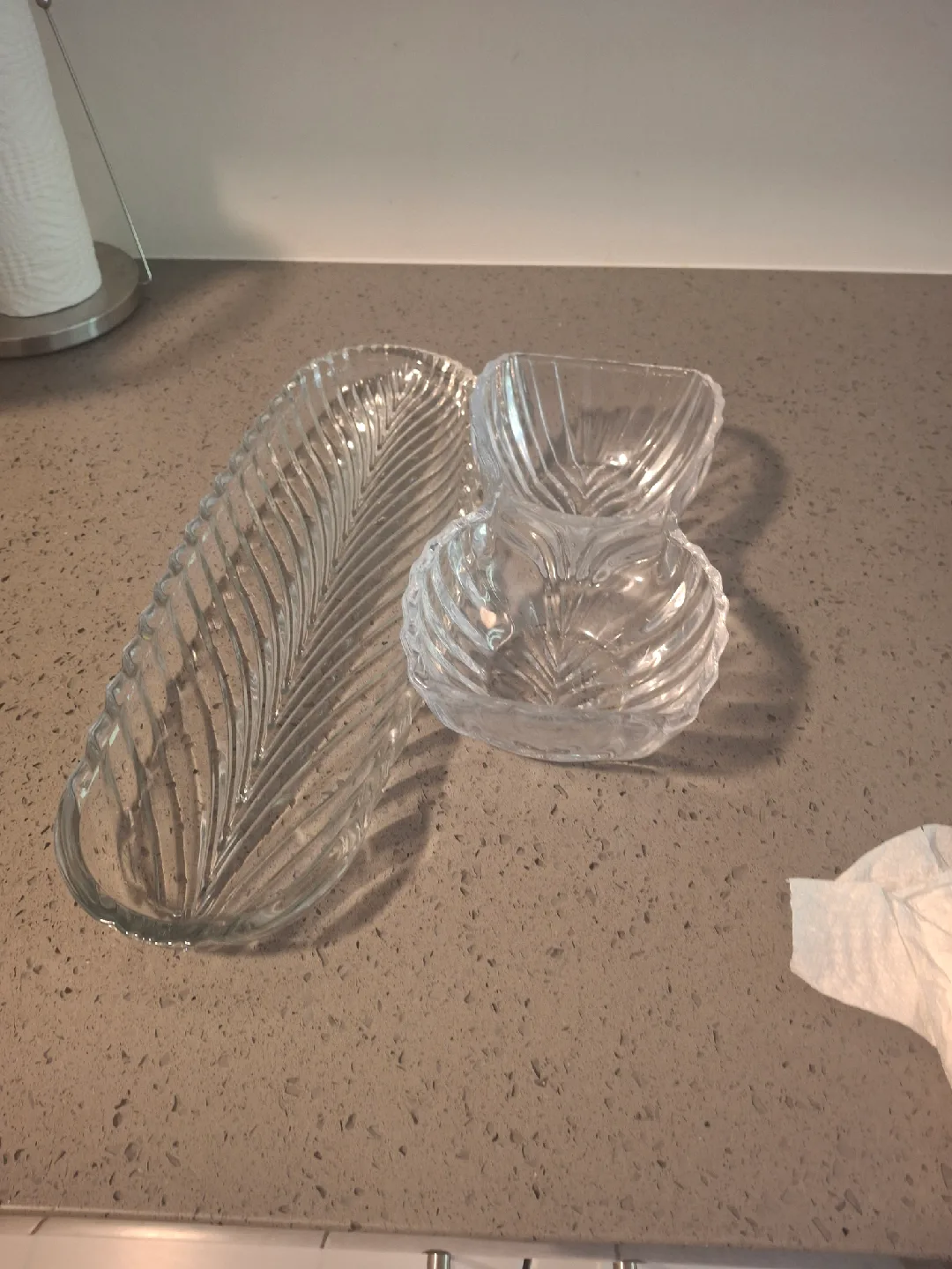 Decorative Glass Dishes - Leaf Pattern image indicator(3)