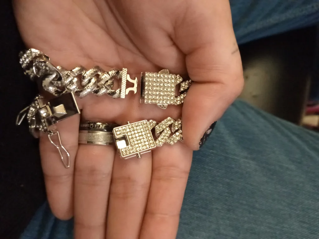 2 x 22in Cuban Link Chains image indicator(6)