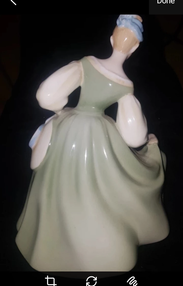 Royal Doulton Fair Lady Figurine HN2193 - photo 2