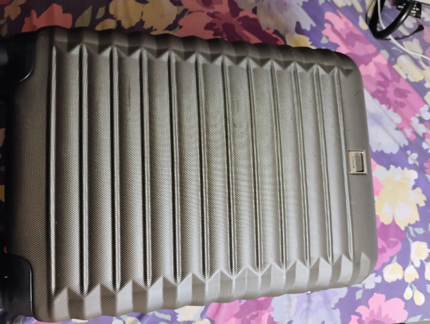 Gray Carry-on Suitcase image indicator(4)