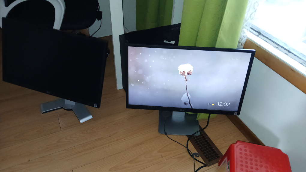 LG Monitor - photo 2
