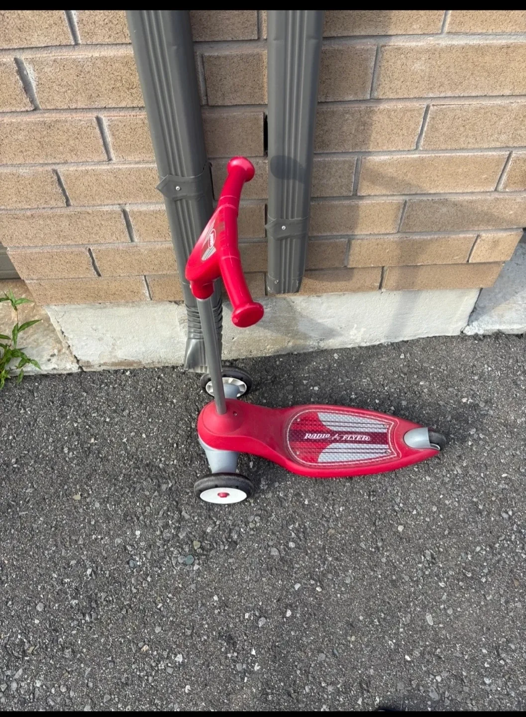 Radio Flyer Red Scooter for Kids thumbnail