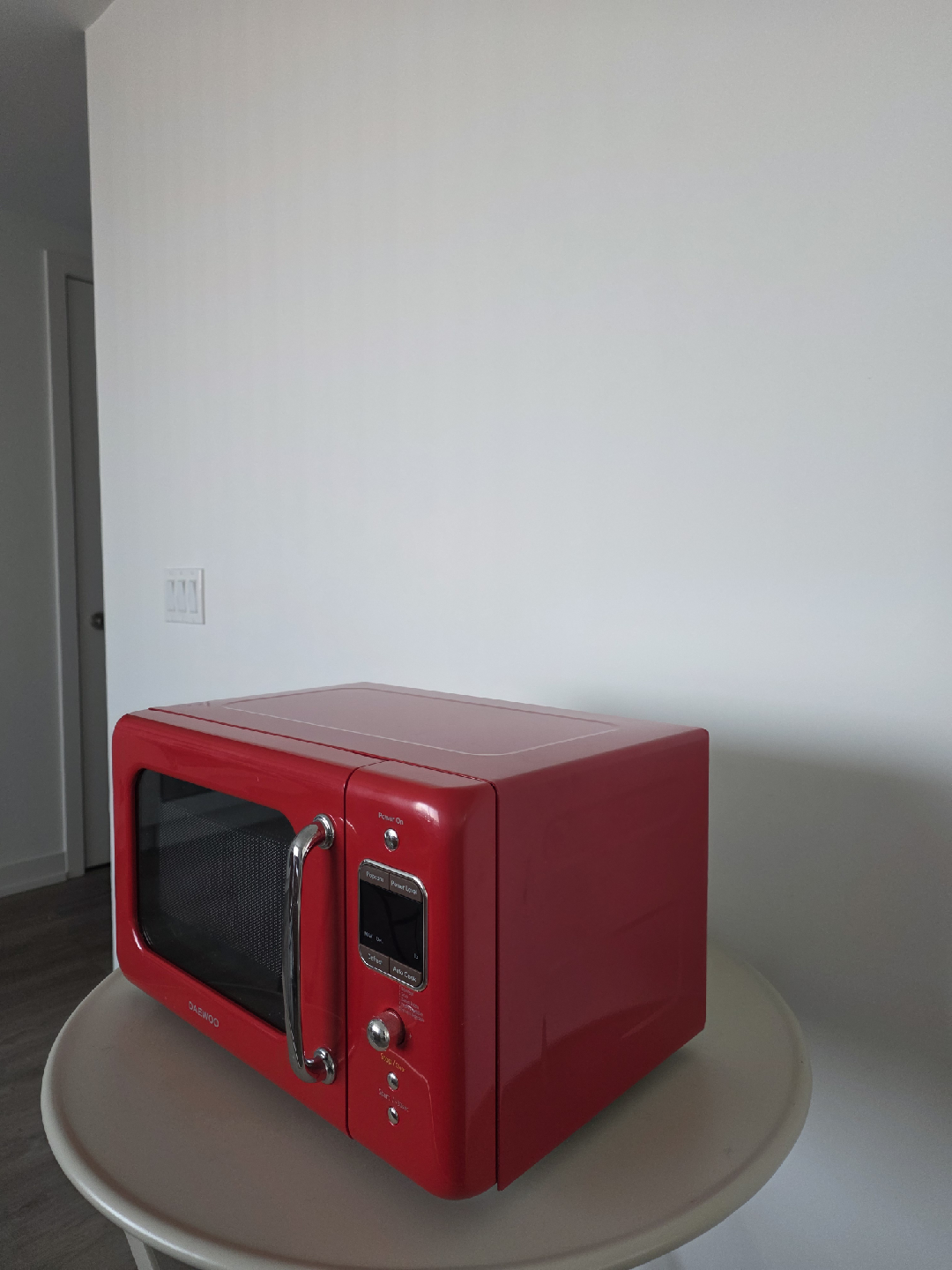 Stylish Retro Countertop Microwave Oven - Red - photo 2